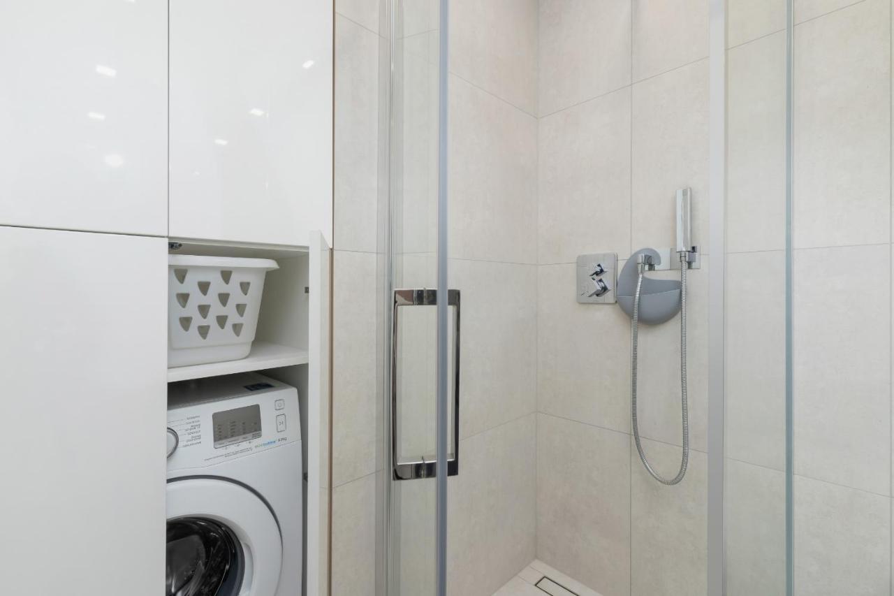 City Centre & Modern Quiet Apartment With Parking By Renters Prestige Krakow Exterior photo